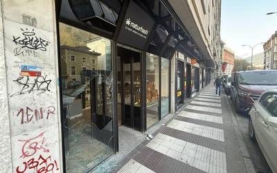 Lapurretan egin dute, bigarrenez, Arrasateko Otalora kaleko Naturhash dendan