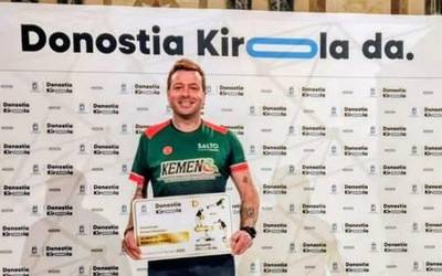 Alberto Rebollok Donostiako Urrezko Kirol Txartela 2025 jaso du