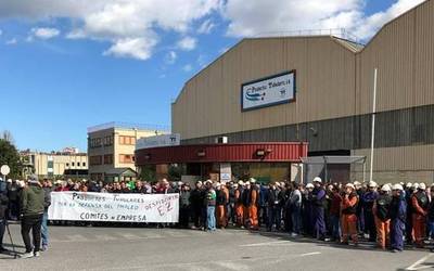 Amurrioko altzairutegian dauden Trapagarango langile ohiek eskutitza bidali diete lankideak izandakoei, borrokara batu daitezen