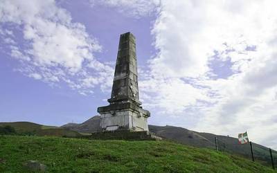 Eñaut Elorrietaren kontzertua eta bi liburuen aurkezpena igandean Amaiurren