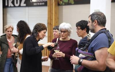 Gazta eta ardo dastaketa egin dute Oxirondo azokan