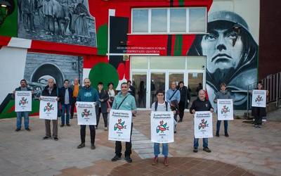 Europak Israelekin duen Elkartze Akordioa eteteko sinadura bilketa abiatu du Debagoieneko EH Bilduk