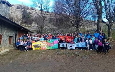 Topaketa jendetsua egin dute Xoxoten 24. Korrikaren alde