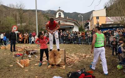 Aingeru Guardako eguna ospatuko dute gaur Mendaron