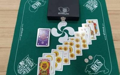 Bi mus bikotek lehiaketan aurrera egin dute