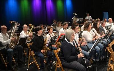 [ARGAZKIAK] Kontzertu ederra eman dute Berako Musika Bandak eta Talde Instrumentalak