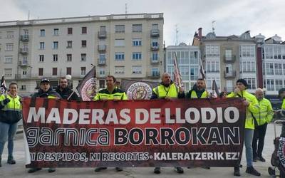 Aurrerapausorik ez Maderas de Llodioko lan gatazkan, erakundeen bitartekaritza egon arren