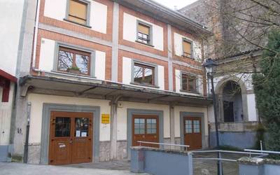 Gizarte zerbitzuek familia langile lanpostua bete nahi dute