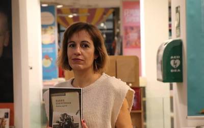 Katixa Agirrek 'Barne zerbitzuak' liburua aurkeztuko du ortziralean Elizondon