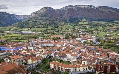 Aurkitu dituzte larunbat gauean Urduñan gertatutako "eraso bortitzaren" lekukoak