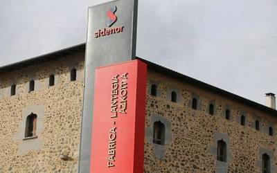 ELA eta LAB sindikatuek "gezurretan" aritzea egotzi diote Sidenorri