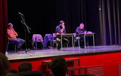 Eskolatik plazara bertso saioa Ziordian eta Sendaberri programa Sakanan
