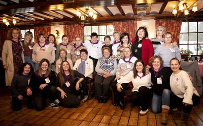 Sorginak Emakume Elkartekoen bazkaria, zapatuan, eskapulario eta guzti