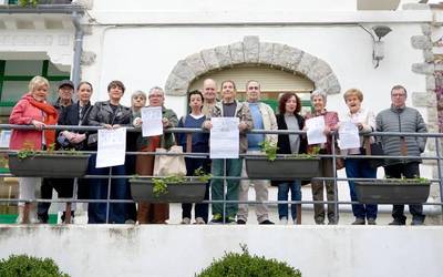 Sinadura bilketa abiatuko dute, Debako Eguneko Zentroa egunero irekitzeko eskatzeko