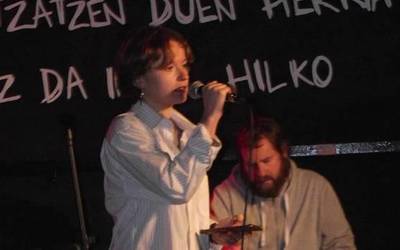 "Poesia barrenak mugiarazteko eta kolektiboari hitz egiteko modu bat izan daiteke"