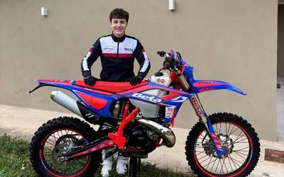 «Ttiki-ttikitatik ibili izan naiz motorren bueltan hemendik harat»