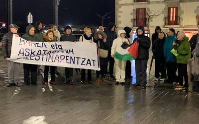 Palestinar herriaren alde elkartu dira oriotarrak Herriko Plazan