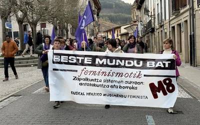 "Beste mundu bat feminismotik" aldarrikatu dute Eskoriatzako manifestazioan