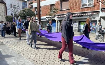 Morez bete ditu Bergarako kaleak Emakumeen Nazioarteko Egunaren manifestazioak
