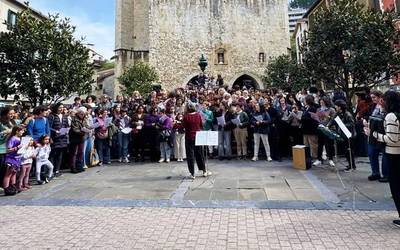 Iturrian koruaren kantaldi herrikoia bideoan