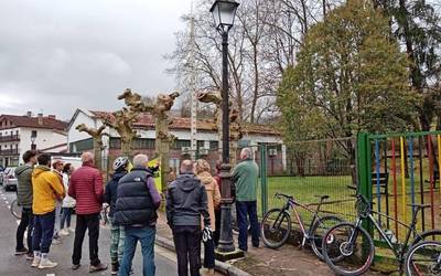 Herriko zuhaitzen mantentzeari buruzko bizikleta ibilaldia egin dute Elizondon