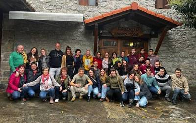 Aniztarrak eta berroetarrak ederki sagardotegi giroan