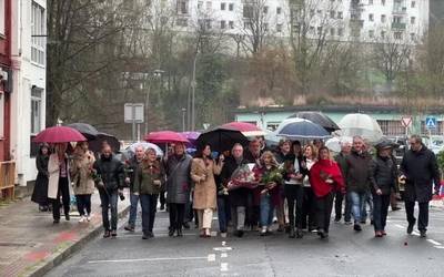 Isaias Carrasco gogoan izan dute haren hilketaren hemezortzigarren urteurrenean