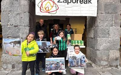 Hasi dira Lesbosko kanpalekuetarako elikagaiak batzen