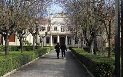 Aldundiak eraso homofoboa egin zuen adingabea deportatzeko eskatu du