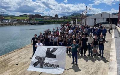 Salgai daude santelmoetan euskal presoen alde egingo den bazkarirako txartelak