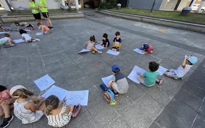 Loratulekuak antolatu dituzte neska-mutikoetzat Aste Santuetako egunetarako