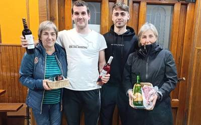 Pattere Galtzagorri eta Nieves Biurrarena dira Sunbilla-Igantziko lehen mus txapelketako lehen irabazleak