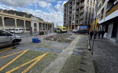 Hastear dira Debako Gudarien Plaza oinezkoentzako gune bihurtzeko lanak