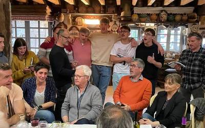 Hiruka'ntuz bazkari kantatua larunbatean eginen dute Senpereko Inharrian