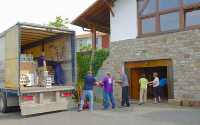 Martxan da Errigorako 'Eskutik eskura' kanpaina eta bi produktu sorta zozkatuko ditu Aiaraldea Komunikabideak