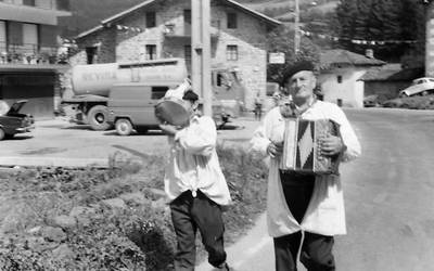 Salbador Ugarte Amundarain, orozkoar bat trikitiari emana