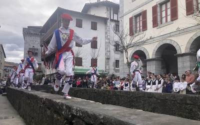 Larunbateko Tantirudantza jaialdiarekin abiatuko da Lesakan Ernatu udaberriko dantza zikloa