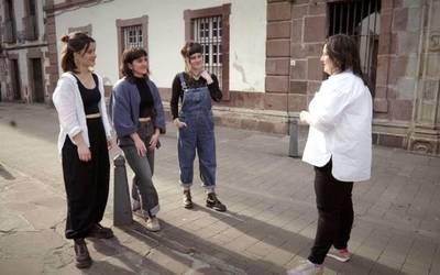 Baztango Bidenabar musika taldeko kideak izanen dira aste honetako Hitzetik Hortzerako gonbidatuak