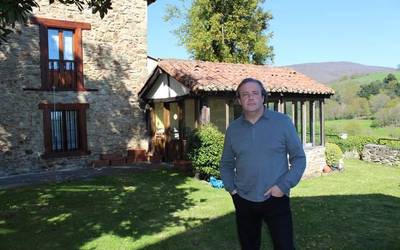 Agertokiak utziko dituela iragarri du Juanjo Mena orkestra zuzendariak