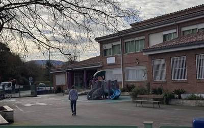 Larrañazubiko familiek Arartekoarengana jo dute, "ebazpen ofizialik gabeko itxiera politikoa" salatzeko