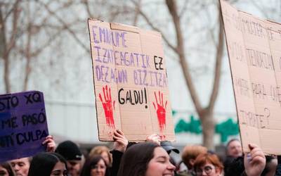 Hiru gizon atxilotu dituzte 24 ordu baino gutxiagoan, mehatxu larriak egiteagatik