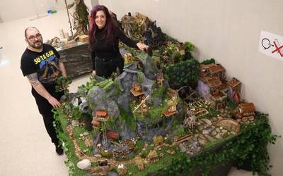 Miniaturazko Motxaila Herria aurkeztuko dute gaur Mendaron Amagoia Basurto eta Egoitz Horrillo artisauek