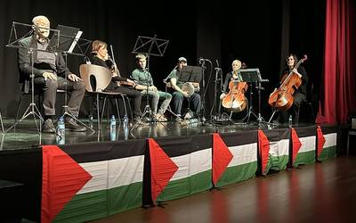 Hausnarketari bidea irekiz, ipuin palestinarren irakurketa arrakastatsua egin dute Torresoroan