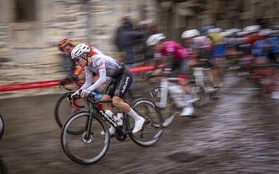 Artziniegako kale estuetan lehiatu dute Aiarako Birako lehen jardunaldia