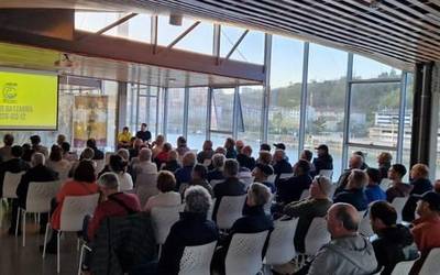 OAEk 80 bazkideren aurrean egin du urteko batzarra