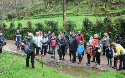 Mendaroko ondare naturalaren eta arkeologikoaren inguruko argibideak jaso dituzte herritarrek EHUko arkeologoen eskutik