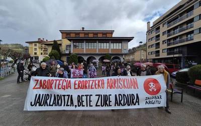 Eusko Jaurlaritzak herritarrak informatuta izan beharko lituzkeela salatu du Zaldibar Argituk