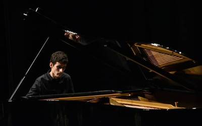 “Ikasketetan okertzeko eta nahi adina ibilbide probatzeko astia dago”