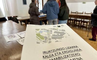 Irurtzungo galdeketa eta AHTren aurrean alternatiba manifestazioa