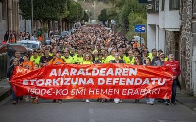 Etorkizuna Aiaraldearena dela aldarrikatu dute milaka lagunek greba orokorraren amaieran